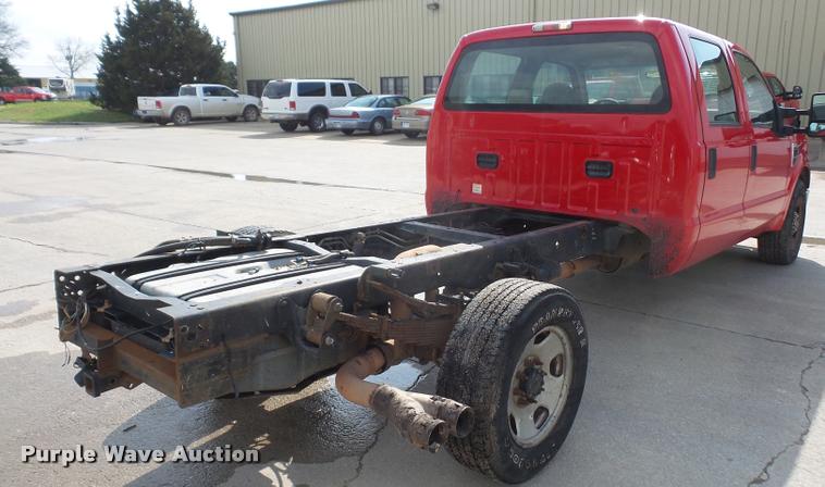 image for item DA8012 2008 Ford F350 Super Duty Crew Cab pickup truck cab and chassis