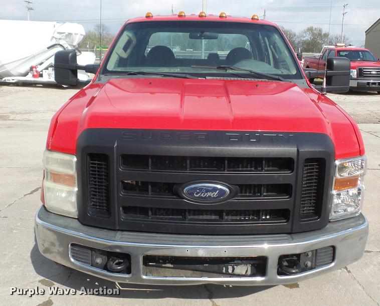 image for item DA8012 2008 Ford F350 Super Duty Crew Cab pickup truck cab and chassis