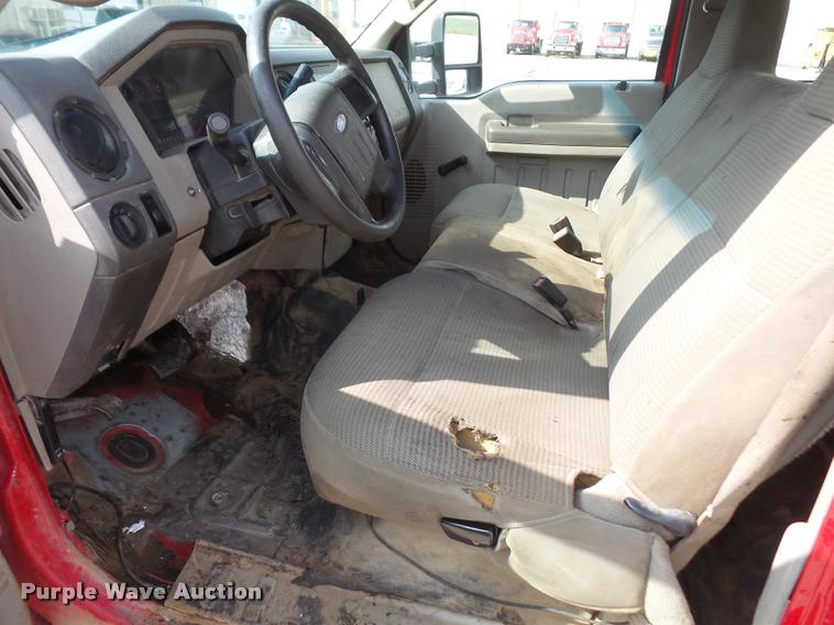 image for item DA8012 2008 Ford F350 Super Duty Crew Cab pickup truck cab and chassis