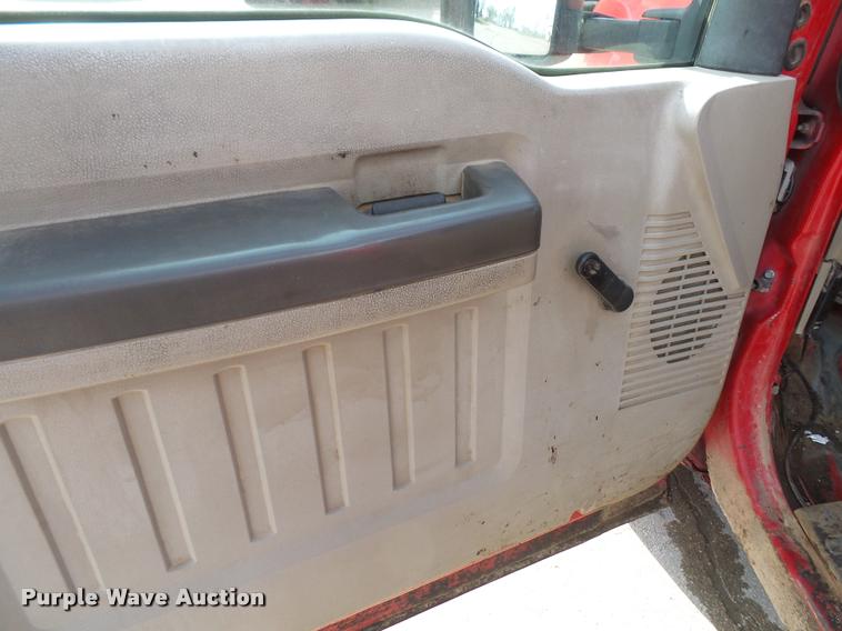 image for item DA8012 2008 Ford F350 Super Duty Crew Cab pickup truck cab and chassis