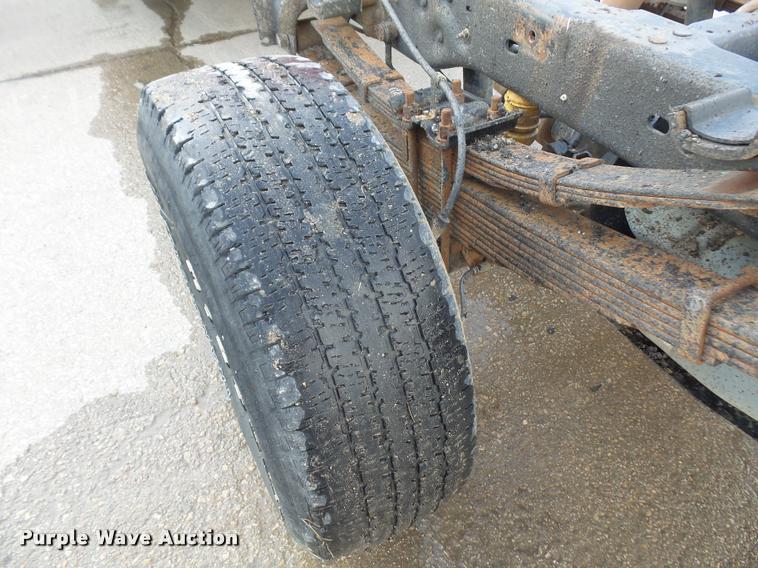 image for item DA8012 2008 Ford F350 Super Duty Crew Cab pickup truck cab and chassis