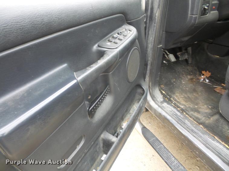 image for item DA8028 2003 Dodge Ram 1500 Quad Cab pickup truck