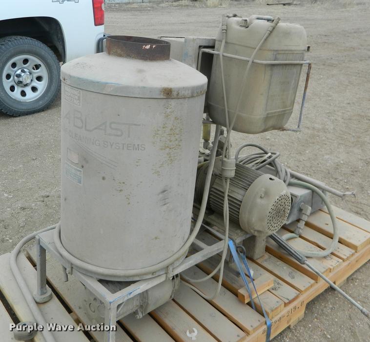 image for item DA9709 Aqua Blast high pressure cleaner