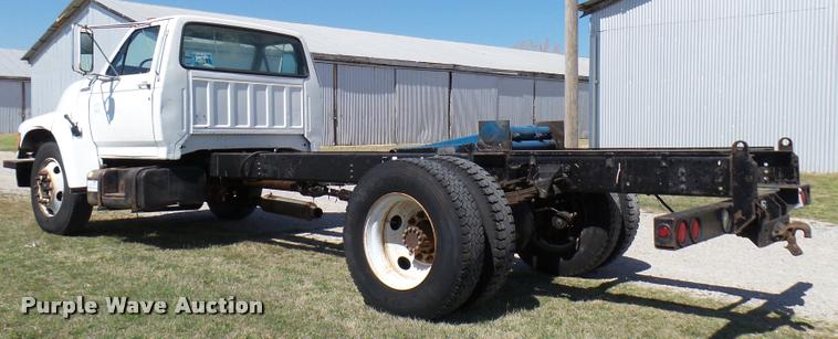 image for item DB0130 1998 Ford F800 truck cab and chassis