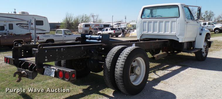 image for item DB0130 1998 Ford F800 truck cab and chassis