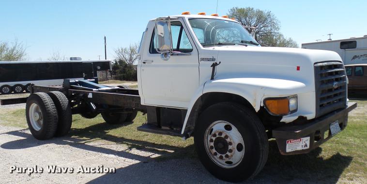 image for item DB0130 1998 Ford F800 truck cab and chassis