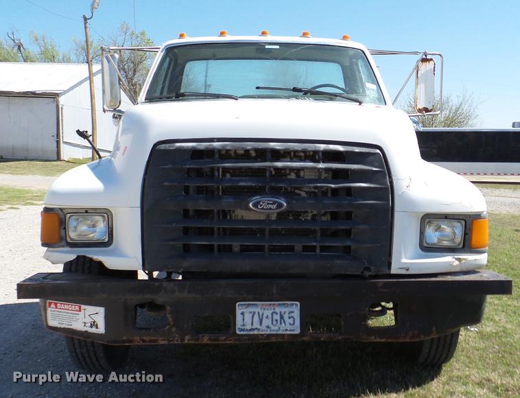 image for item DB0130 1998 Ford F800 truck cab and chassis