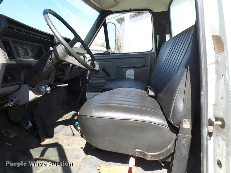 image for item DB0130 1998 Ford F800 truck cab and chassis