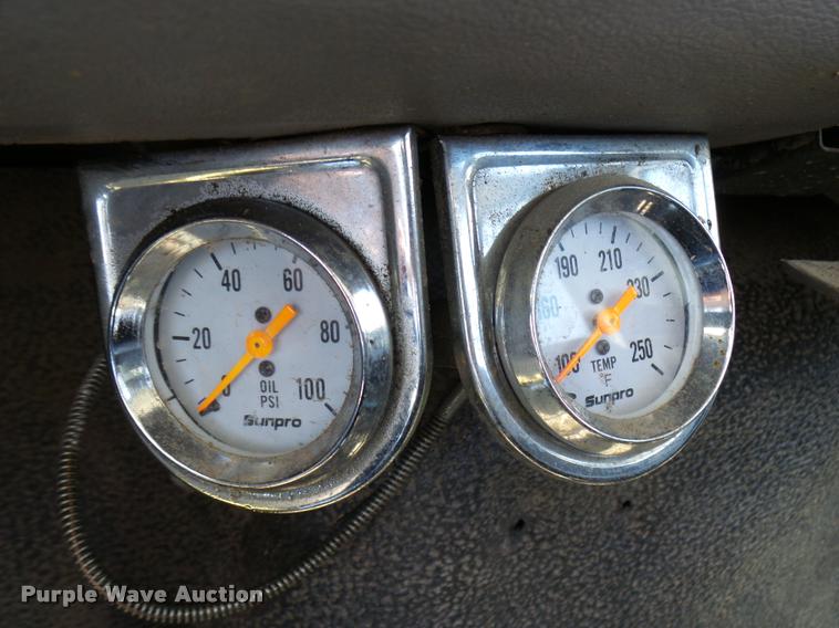 image for item DB0130 1998 Ford F800 truck cab and chassis