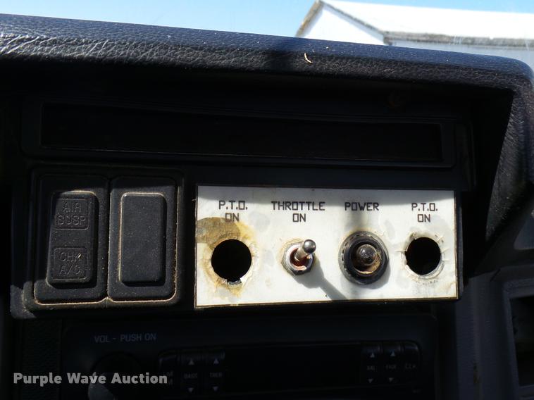 image for item DB0130 1998 Ford F800 truck cab and chassis