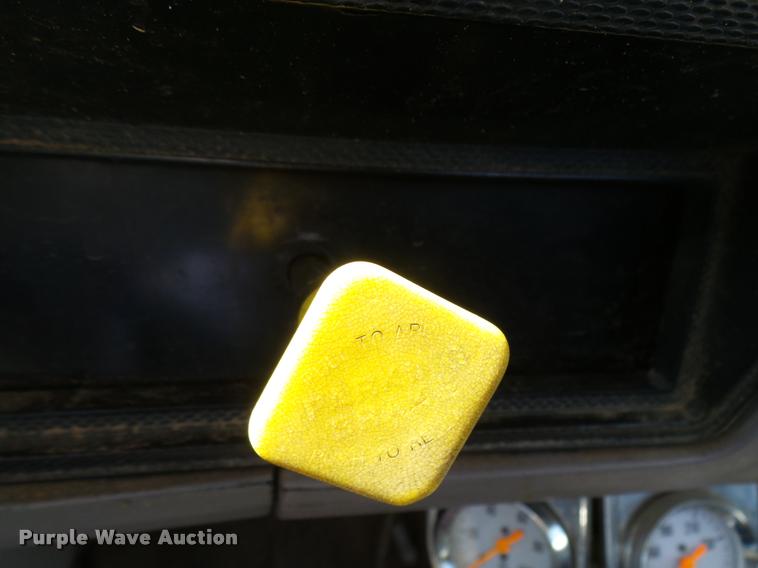 image for item DB0130 1998 Ford F800 truck cab and chassis