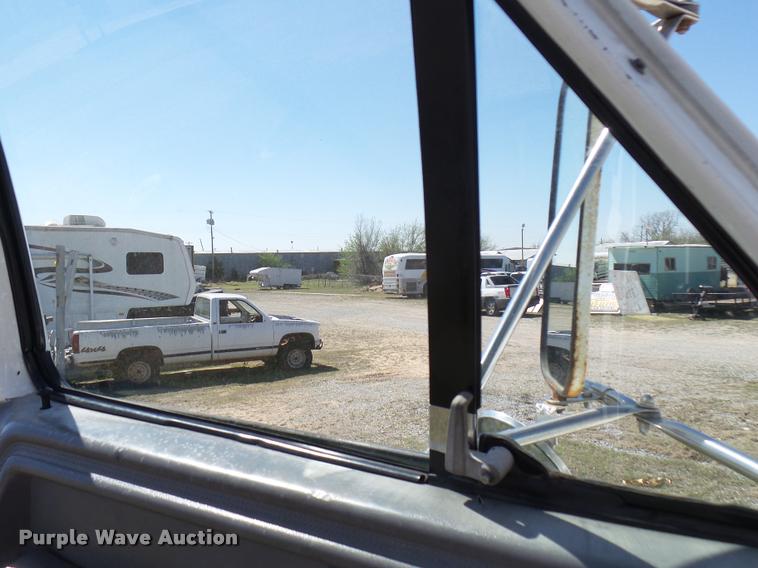 image for item DB0130 1998 Ford F800 truck cab and chassis