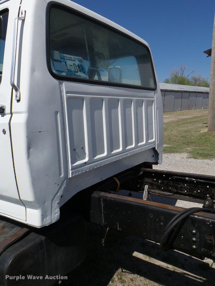 image for item DB0130 1998 Ford F800 truck cab and chassis