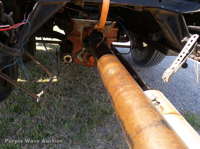 image for item DB0130 1998 Ford F800 truck cab and chassis