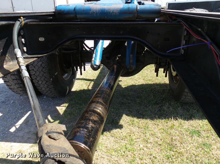 image for item DB0130 1998 Ford F800 truck cab and chassis