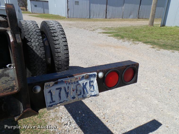 image for item DB0130 1998 Ford F800 truck cab and chassis