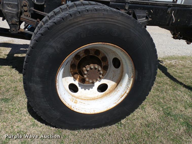 image for item DB0130 1998 Ford F800 truck cab and chassis