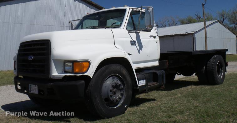 image for item DB0131 1997 Ford F800 flatbed truck
