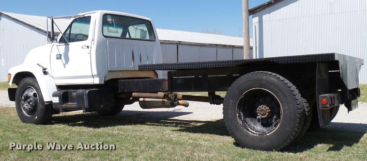 image for item DB0131 1997 Ford F800 flatbed truck