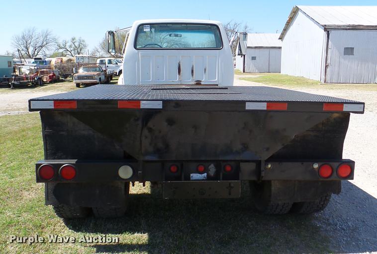image for item DB0131 1997 Ford F800 flatbed truck