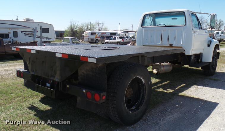 image for item DB0131 1997 Ford F800 flatbed truck
