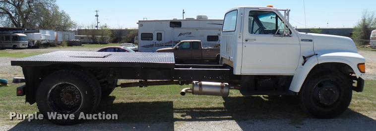 image for item DB0131 1997 Ford F800 flatbed truck