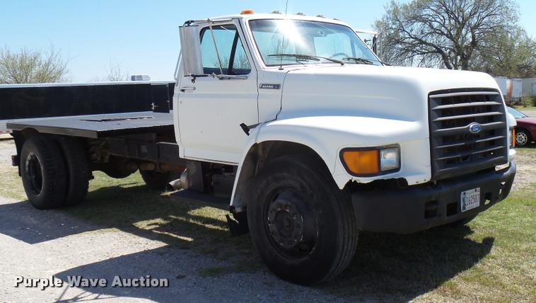 image for item DB0131 1997 Ford F800 flatbed truck