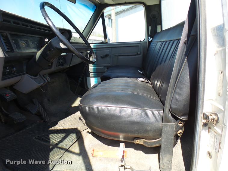 image for item DB0131 1997 Ford F800 flatbed truck