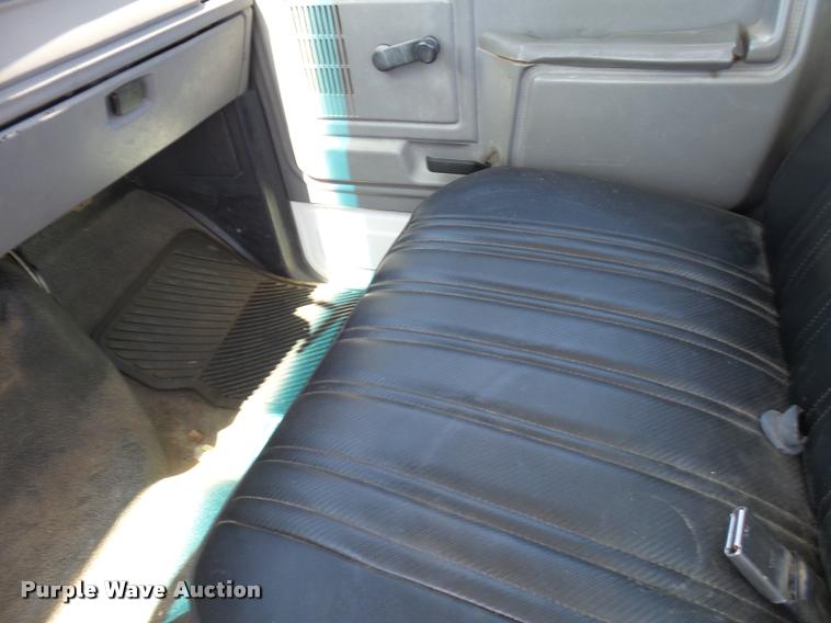 image for item DB0131 1997 Ford F800 flatbed truck