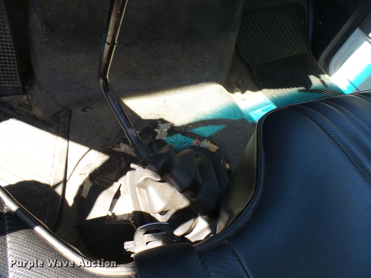 image for item DB0131 1997 Ford F800 flatbed truck