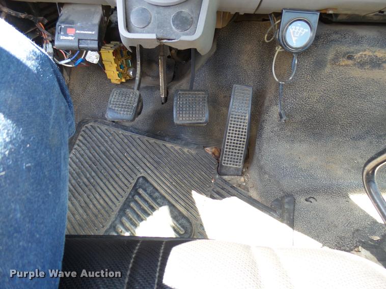 image for item DB0131 1997 Ford F800 flatbed truck