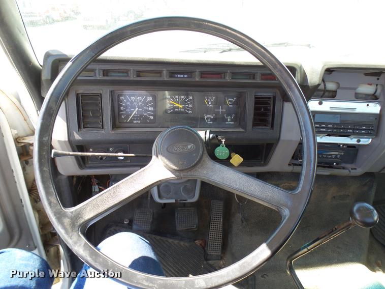 image for item DB0131 1997 Ford F800 flatbed truck