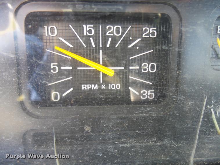 image for item DB0131 1997 Ford F800 flatbed truck