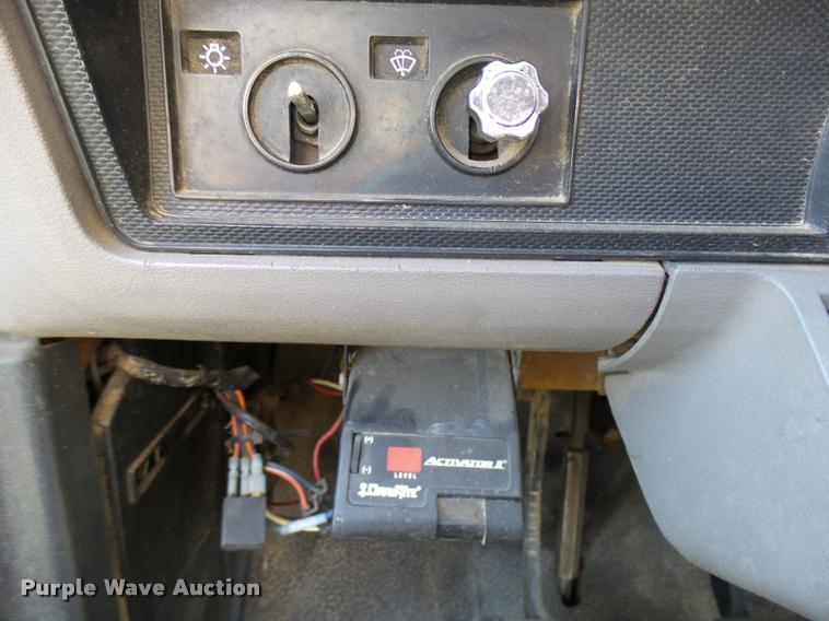 image for item DB0131 1997 Ford F800 flatbed truck