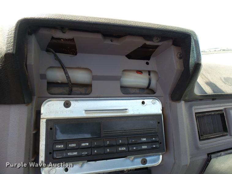 image for item DB0131 1997 Ford F800 flatbed truck