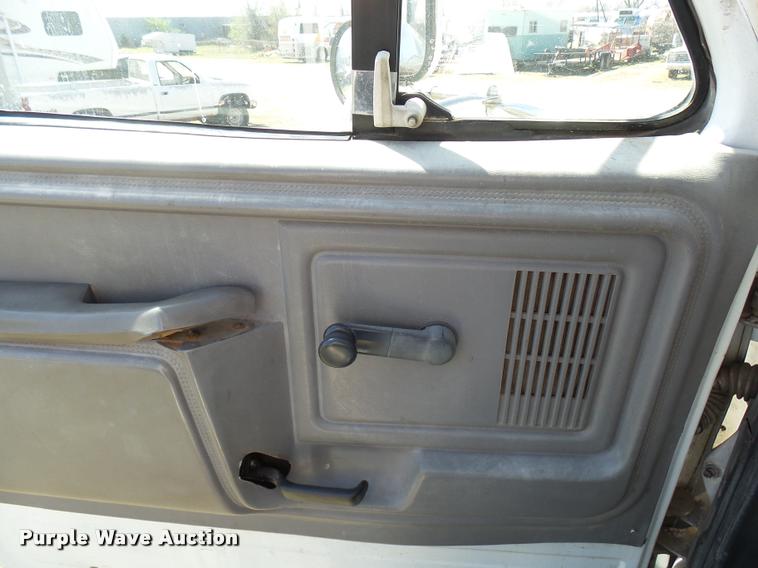 image for item DB0131 1997 Ford F800 flatbed truck