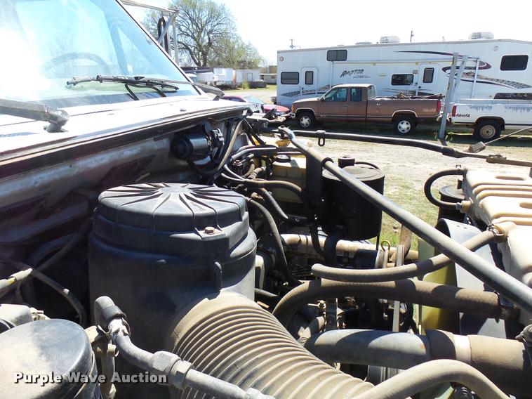 image for item DB0131 1997 Ford F800 flatbed truck