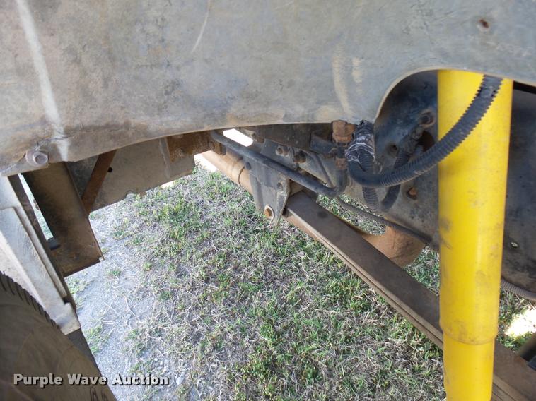 image for item DB0131 1997 Ford F800 flatbed truck