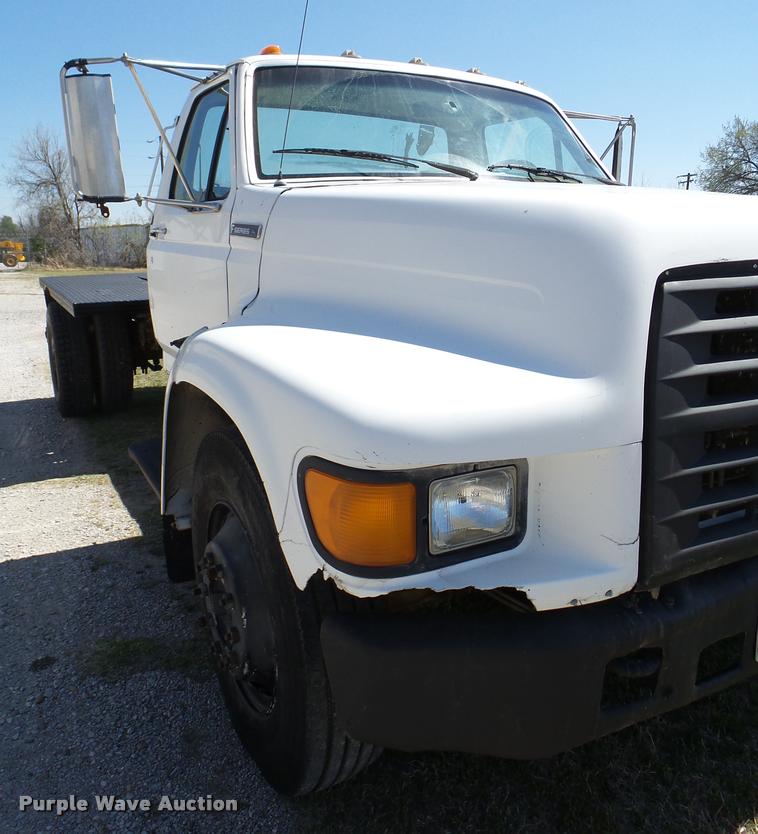 image for item DB0131 1997 Ford F800 flatbed truck