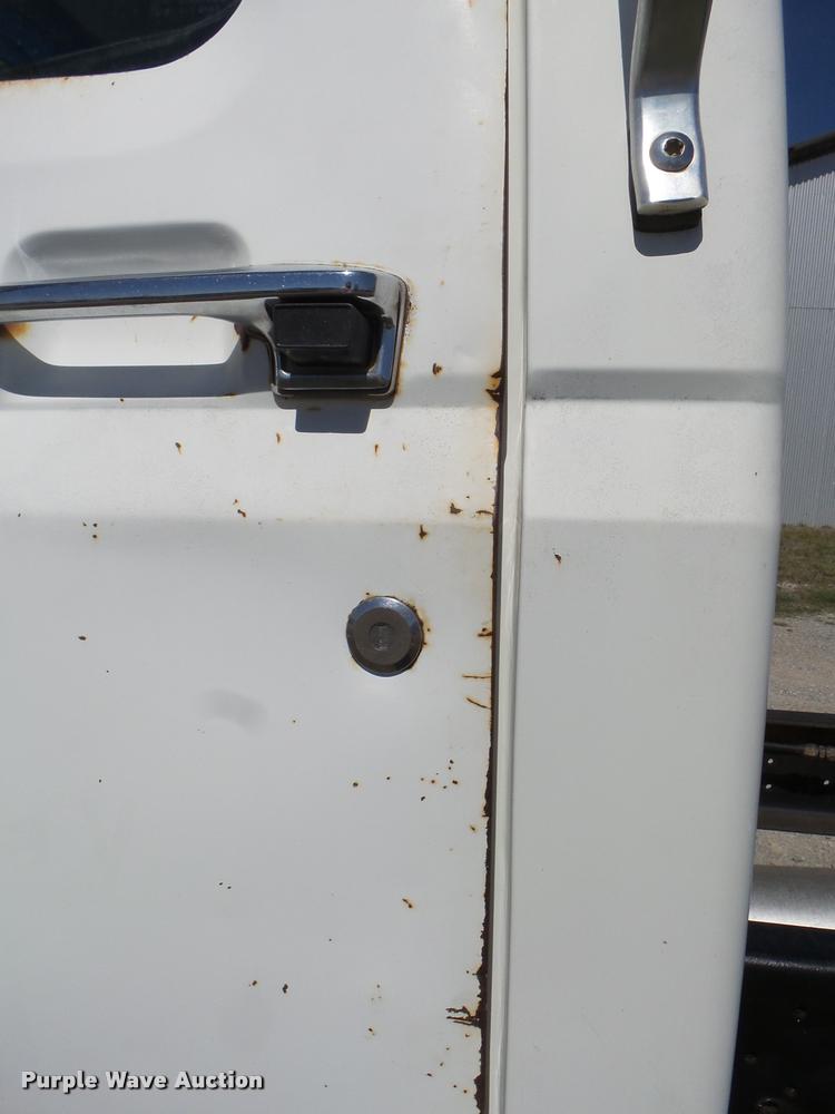 image for item DB0131 1997 Ford F800 flatbed truck