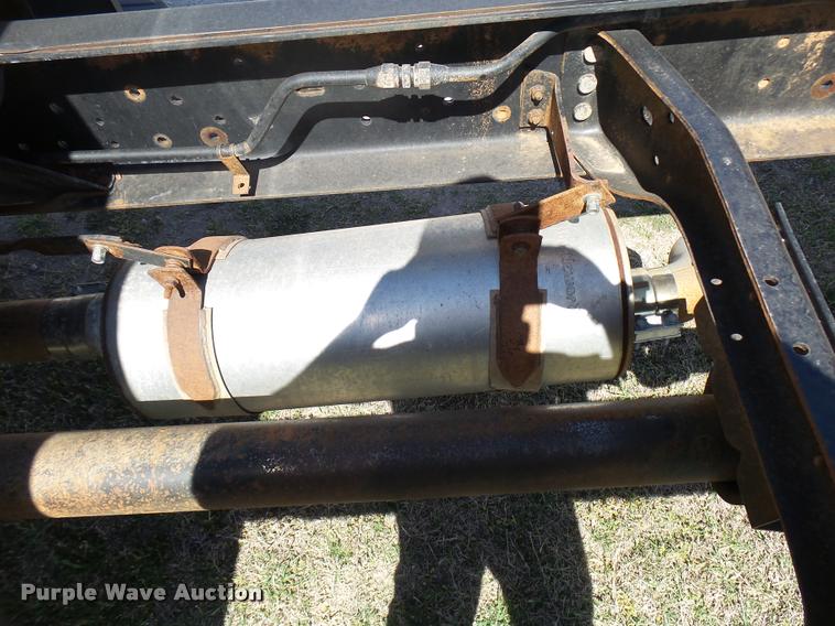 image for item DB0131 1997 Ford F800 flatbed truck