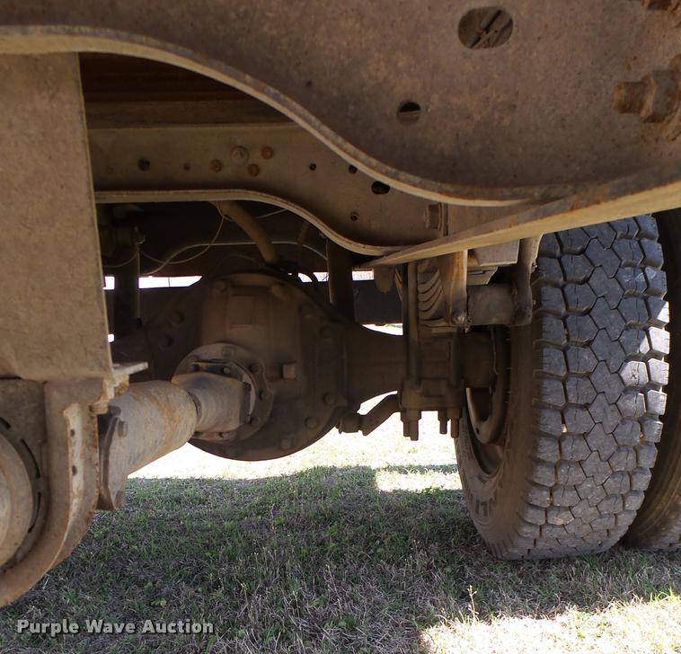 image for item DB0131 1997 Ford F800 flatbed truck