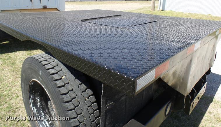 image for item DB0131 1997 Ford F800 flatbed truck