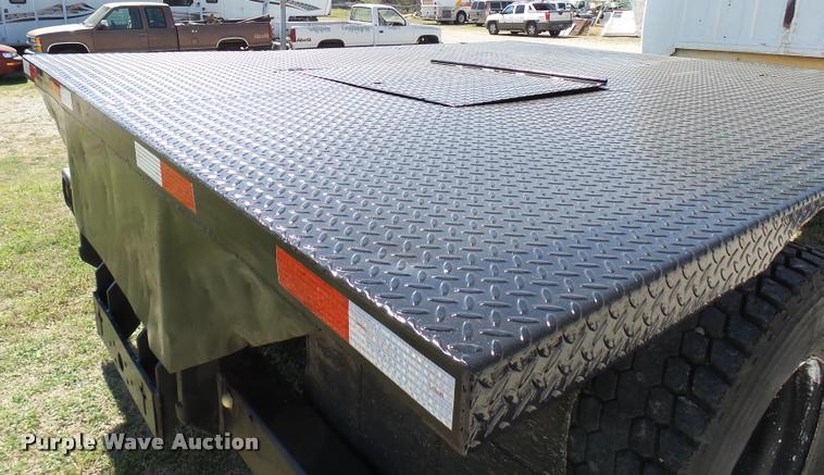 image for item DB0131 1997 Ford F800 flatbed truck