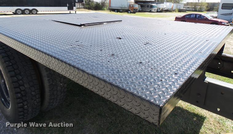 image for item DB0131 1997 Ford F800 flatbed truck