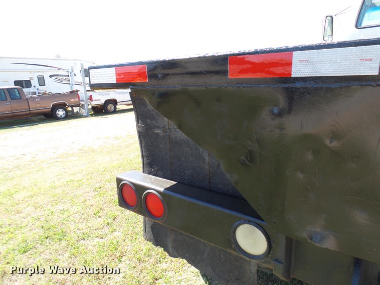 image for item DB0131 1997 Ford F800 flatbed truck