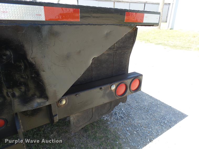 image for item DB0131 1997 Ford F800 flatbed truck