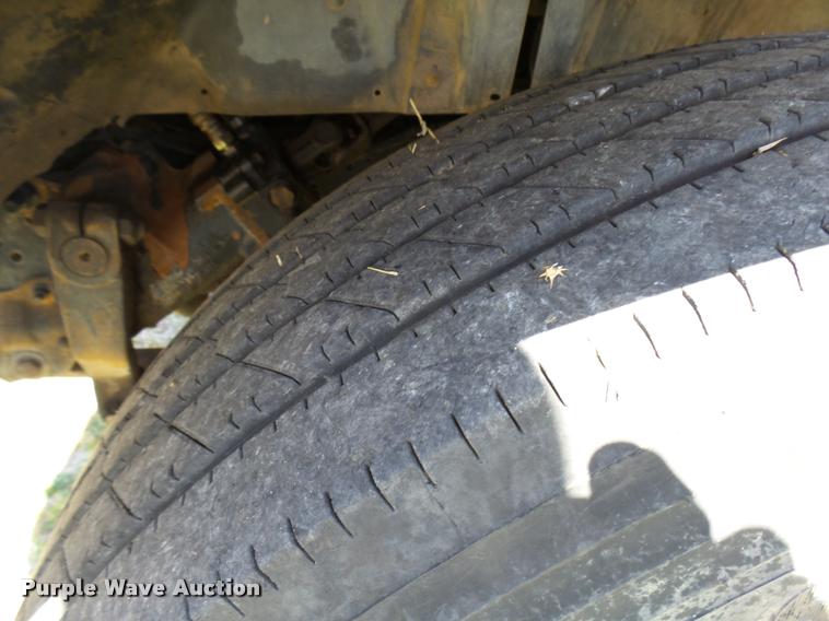 image for item DB0131 1997 Ford F800 flatbed truck