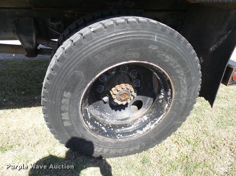 image for item DB0131 1997 Ford F800 flatbed truck