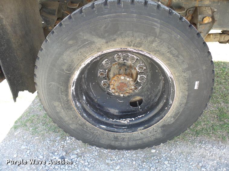 image for item DB0131 1997 Ford F800 flatbed truck